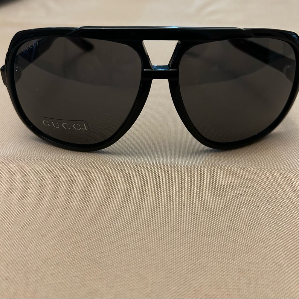 Gently Used Gucci shades sunglasses black - Picture 5 of 9